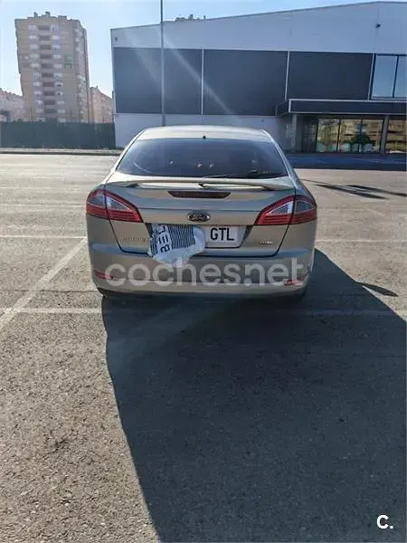 Usado Ford Mondeo Trend 125 CV (91 kW) 2009 Gris / plata Berlina