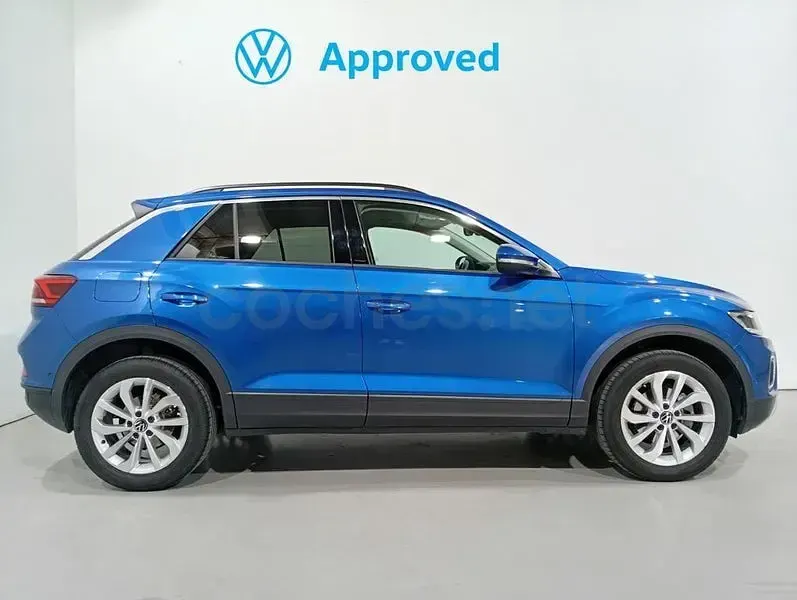 Usado VW T-Roc Life 110 CV (80 kW) 2024 Azul SUV