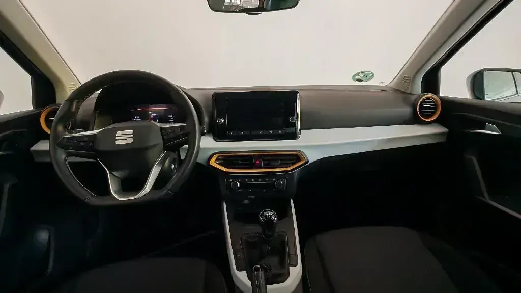 Usado Seat Arona Style 115 CV (84 kW) 2025 Gris SUV