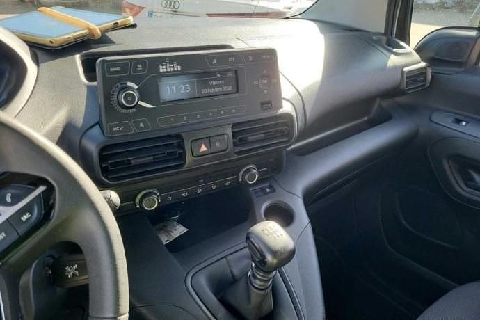 Usado Peugeot Rifter Active 100 CV (73 kW) 2022 Monovolumen