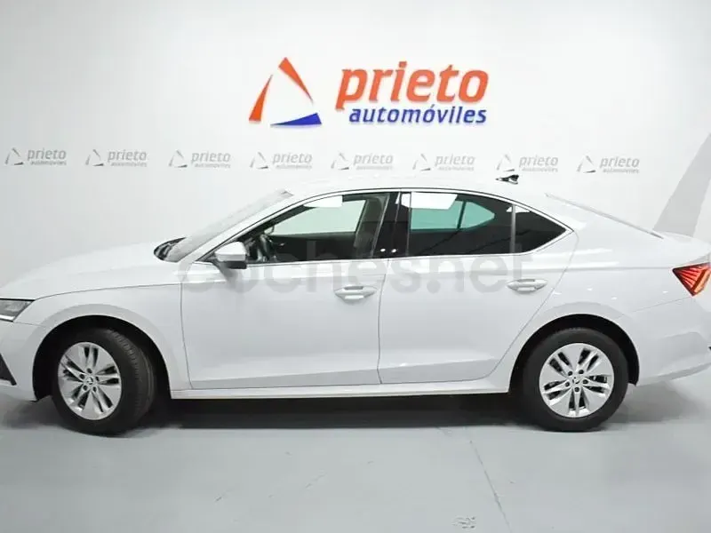 Usado Skoda Octavia Ambition 115 CV (84 kW) 2023 Blanco Berlina