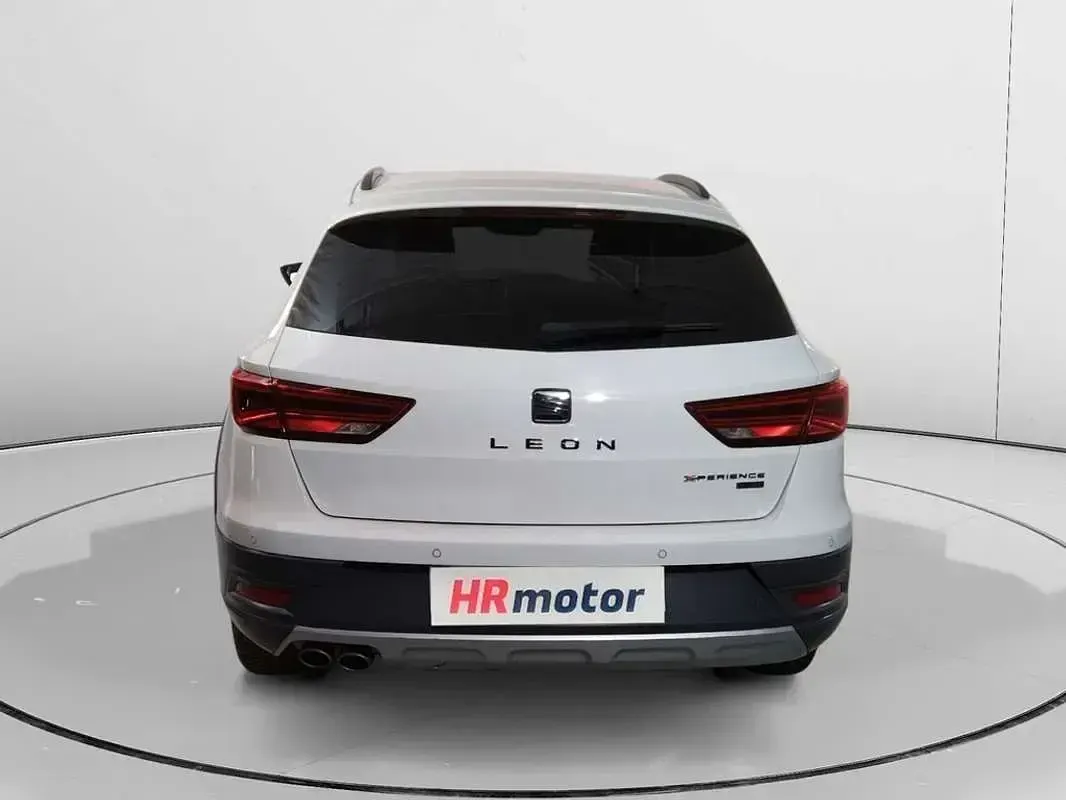 Usado Seat Leon 4Drive 150 CV (110 kW) 2018 Blanco SUV