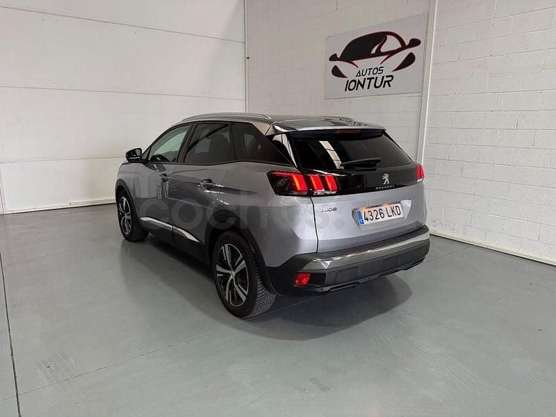 Usado Peugeot 3008 Allure 130 CV (95 kW) 2020 Gris / plata SUV