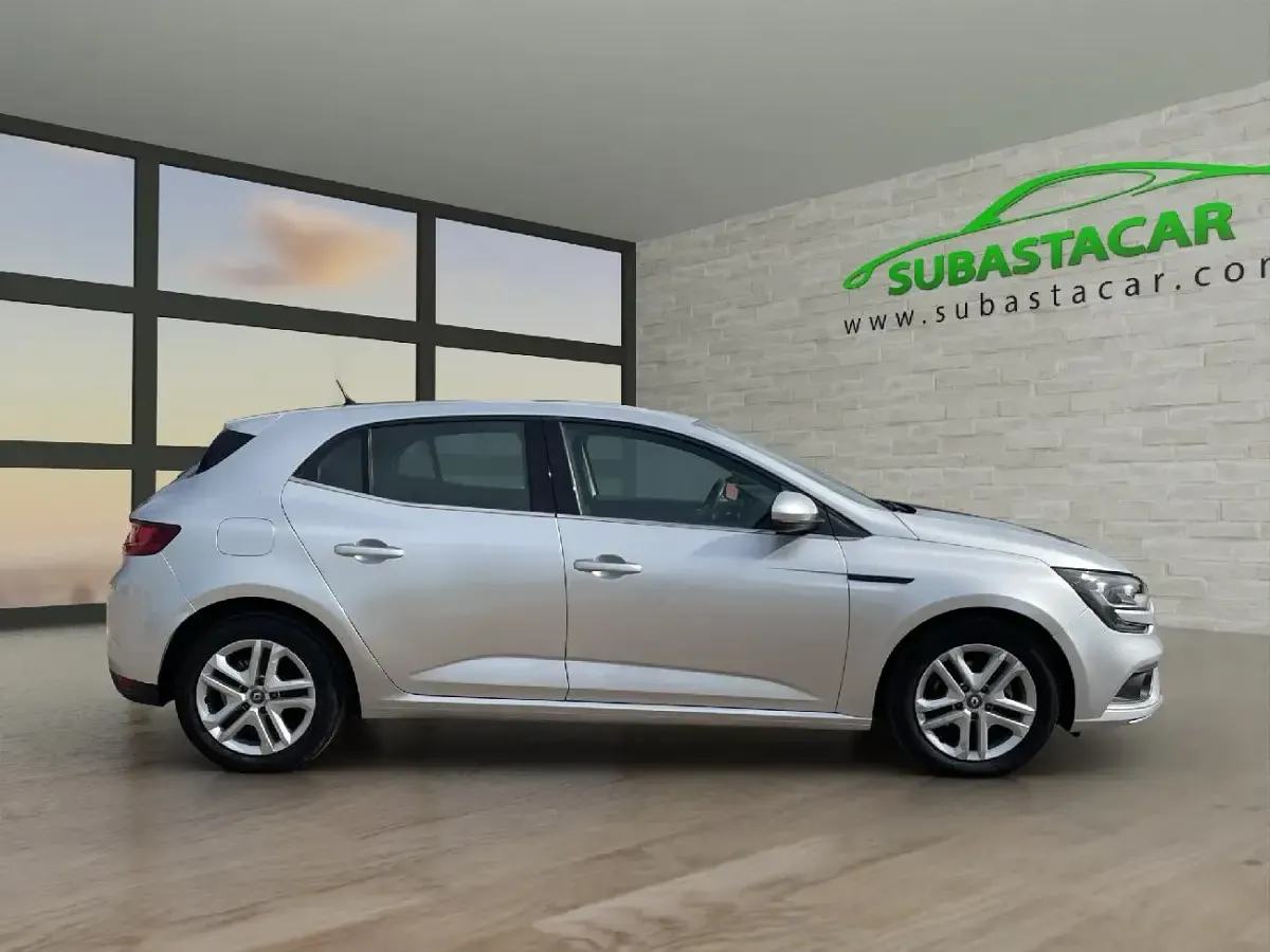 Usado Renault Mégane Business 115 CV (84 kW) 2019 Gris plata metalizado