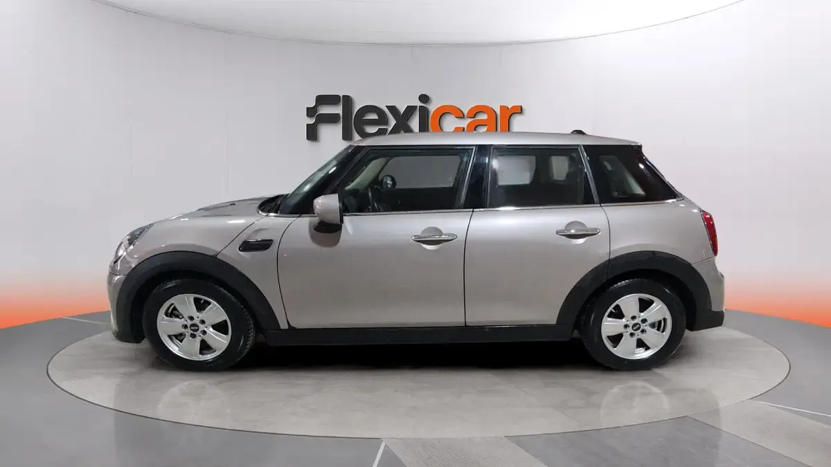 Usado Mini ONE 102 CV (75 kW) 2021 Gris Utilitario