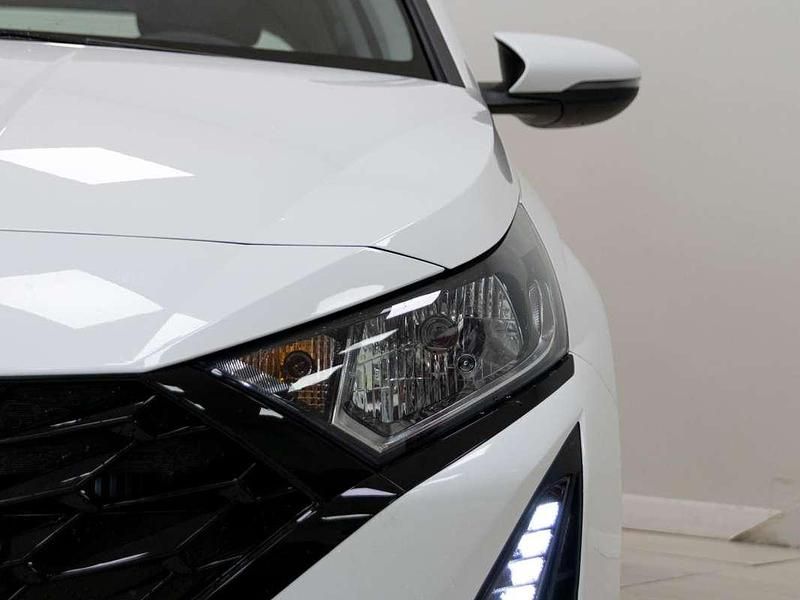 Usado Hyundai i20 101 CV (74 kW) 2024 Blanco Utilitario