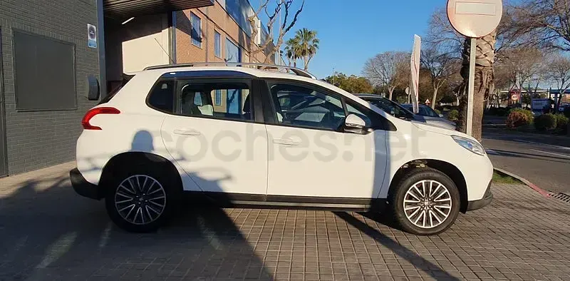 Usado Peugeot 2008 Access 82 CV (60 kW) 2015 Blanco SUV