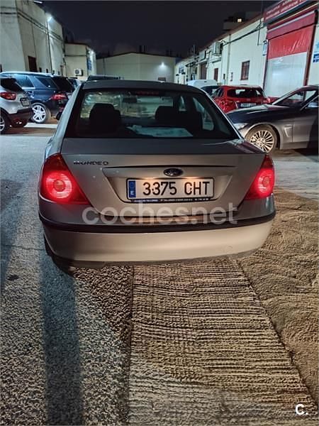 Usado Ford Mondeo Trend 125 CV (91 kW) 2003 Beige Berlina