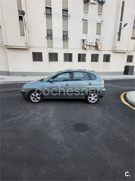 Usado Seat Ibiza Reference 100 CV (73 kW) 2006 Verde Utilitario