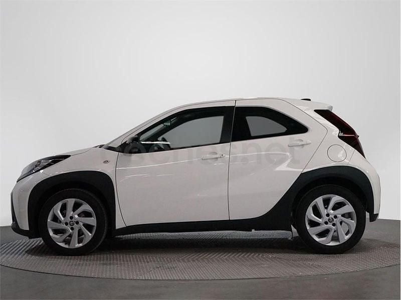 Usado Toyota Aygo X Play 72 CV (52 kW) 2022 Blanco SUV