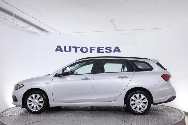 Usado Fiat Tipo Easy 95 CV (69 kW) 2017 Plateado Familiar