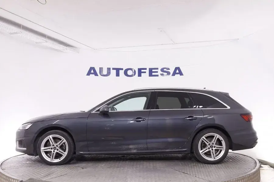 Usado Audi A4 Advanced 163 CV (119 kW) 2023 Gris Familiar