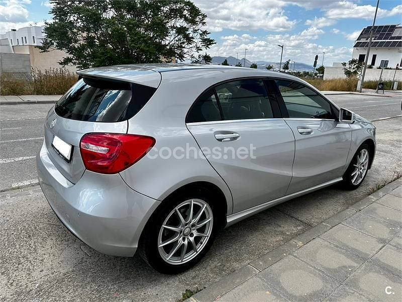 Usado Mercedes A180 Urban 122 CV (89 kW) 2015 Gris / plata Berlina