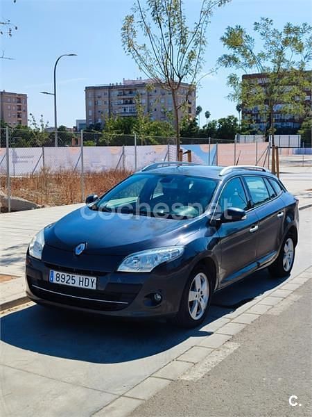 Usado Renault Mégane GrandTour Dynamique 110 CV (80 kW) 2011 Gris / plata Familiar