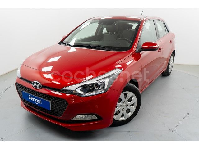 Rojo Usado 2016 Hyundai i20 Berlina | 9999 € (Precio justo) - Imagen 1/4