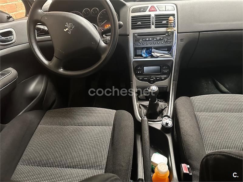 Usado Peugeot 307 70 CV (51 kW) 2005 Gris / plata Berlina