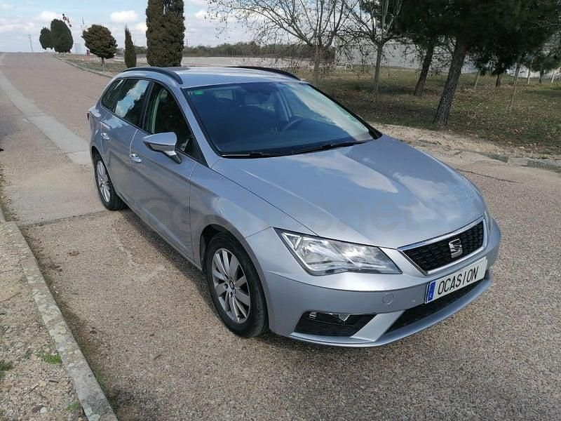 Usado Seat Leon Reference 115 CV (84 kW) 2019 Gris / plata Familiar