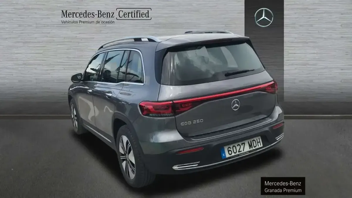 Usado Mercedes EQB250 139 kW (190 CV) 2023 Gris SUV