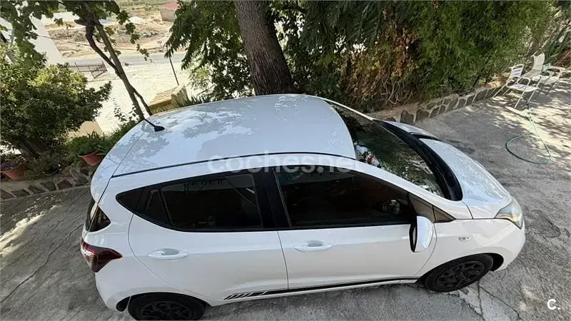 Usado Hyundai i10 66 CV (48 kW) 2017 Blanco Utilitario