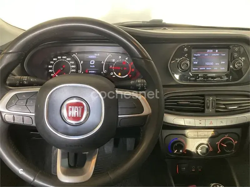 Usado Fiat Tipo Easy 95 CV (69 kW) 2017 Gris / plata Familiar