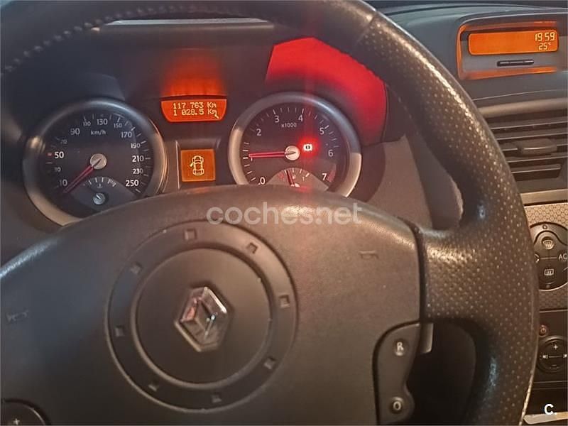 Rojo Usado 2005 Renault Mégane II Extreme Berlina | 3000 € (Precio justo) - Imagen 1/4