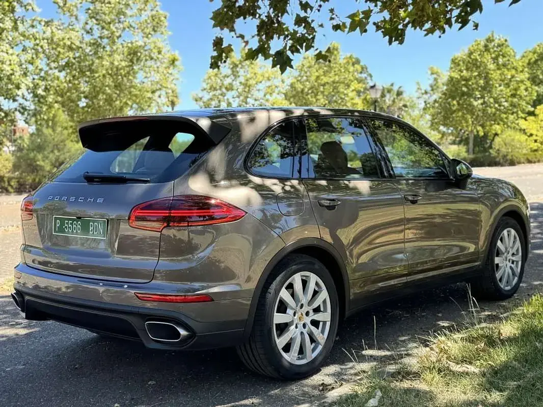 Usado Porsche Cayenne Diesel Platinum Edition 262 CV (192 kW) 2016 Marrón SUV