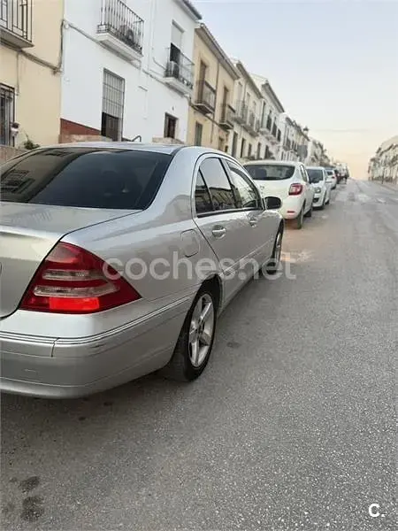 Usado Mercedes C220 Elegance 143 CV (105 kW) 2002 Gris / plata Berlina