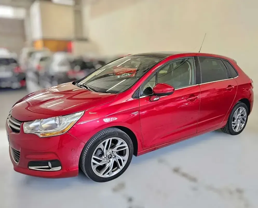 Usado Citroën C4 Exclusive 114 CV (83 kW) 2013 Rojo Utilitario