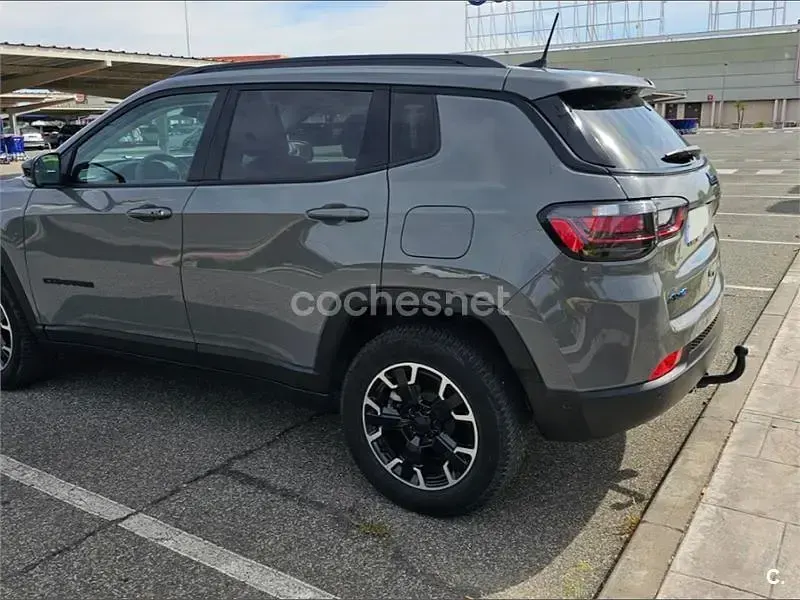 Usado Jeep Compass Limited 190 CV (139 kW) 2024 Gris / plata SUV