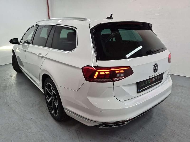 Usado VW Passat R-line 150 CV (110 kW) 2021 Blanco Familiar