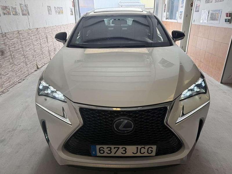 Usado Lexus NX300h Sport Line 197 CV (144 kW) 2015 Blanco SUV