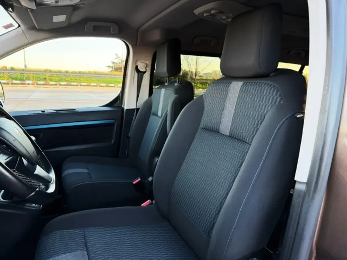 Usado Peugeot Traveller Active 122 CV (89 kW) 2019 Marrón Monovolumen