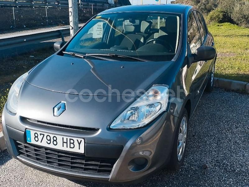 Usado Renault Clio II Business 75 CV (55 kW) 2011 Gris / plata Berlina