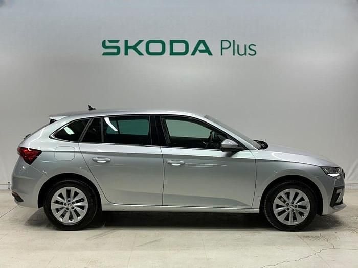 Usado Skoda Scala Selection 115 CV (84 kW) 2025 Gris / plata Utilitario