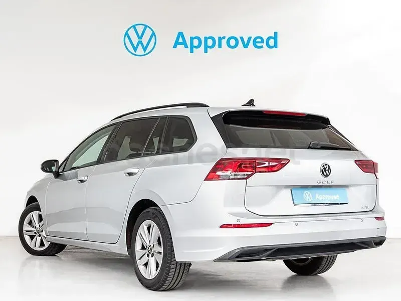 Usado VW Golf VIII Life 110 CV (80 kW) 2024 Gris / plata Familiar