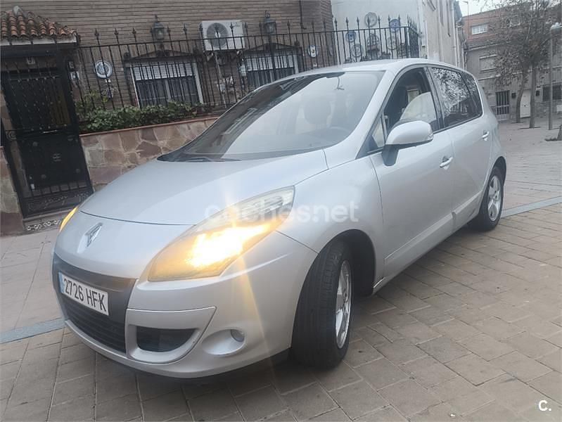 Usado Renault Scénic III Dynamique 110 CV (80 kW) 2011 Gris / plata Monovolumen
