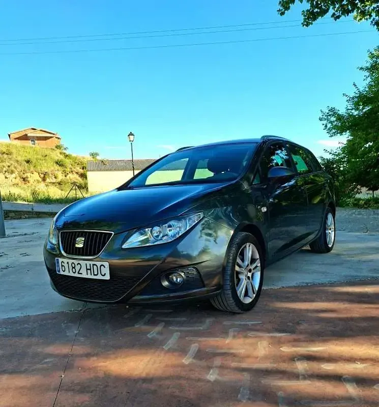 Usado Seat Ibiza Copa 90 CV (66 kW) 2011 Negro Utilitario