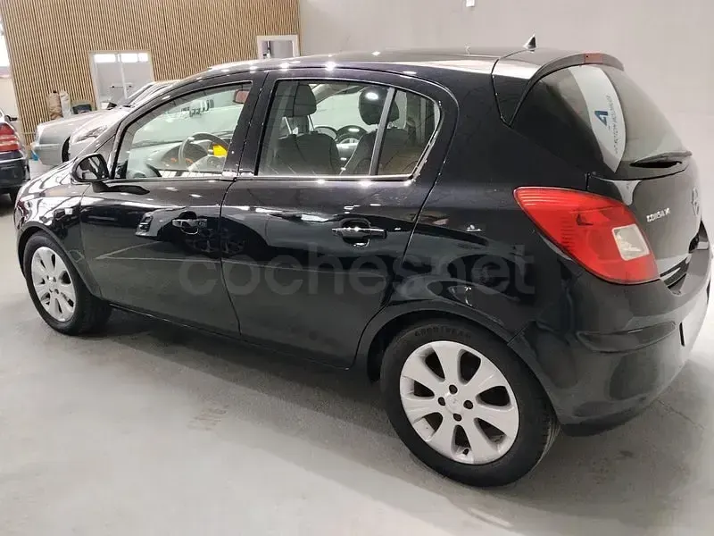 Usado Opel Corsa Enjoy 90 CV (66 kW) 2008 Negro Utilitario