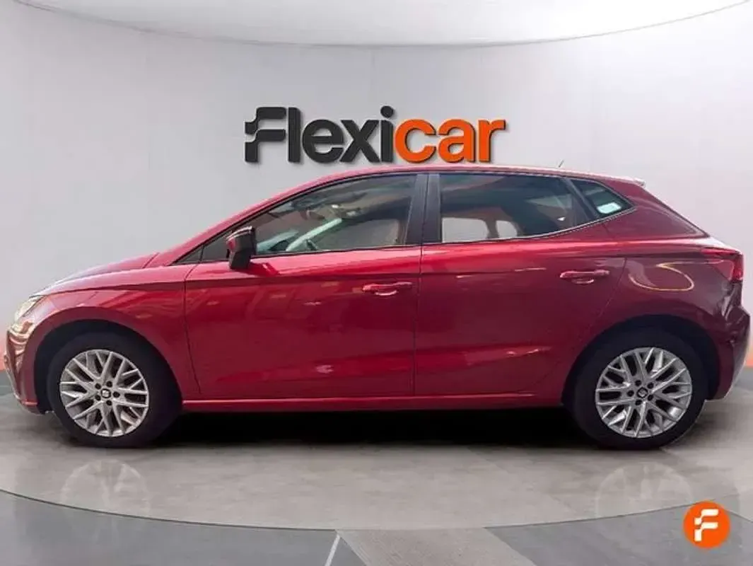 Usado Seat Ibiza Reference 95 CV (69 kW) 2019 Rojo Utilitario