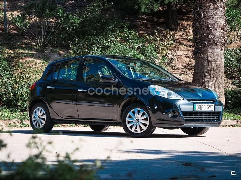 Usado Renault Clio II Authentique 75 CV (55 kW) 2010 Negro Berlina