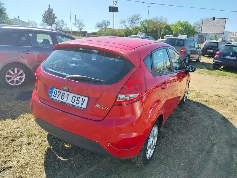 Usado Ford Fiesta Titanium 96 CV (70 kW) 2010 Rojo Berlina