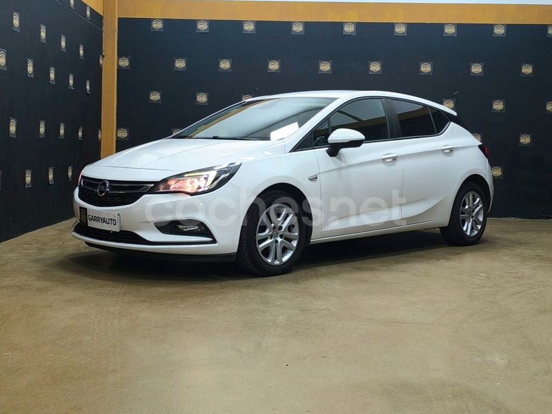 Blanco Usado 2016 Opel Astra Dynamic Berlina | 8990 € (Precio justo) - Imagen 1/4