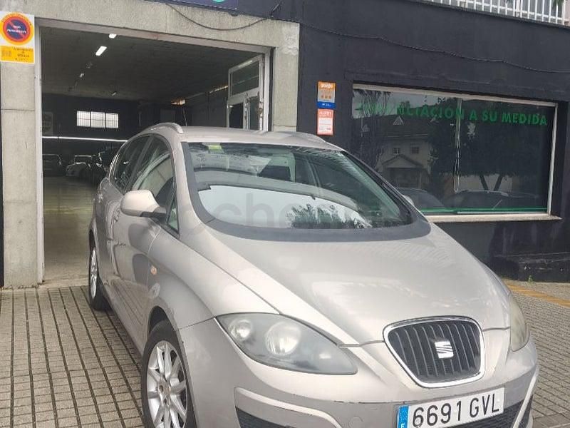 Usado Seat Altea XL Reference 105 CV (77 kW) 2010 Beige Monovolumen