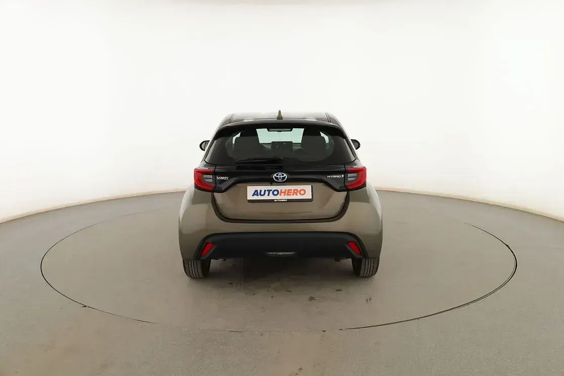Usado Toyota Yaris Active 116 CV (85 kW) 2021 Verde Utilitario