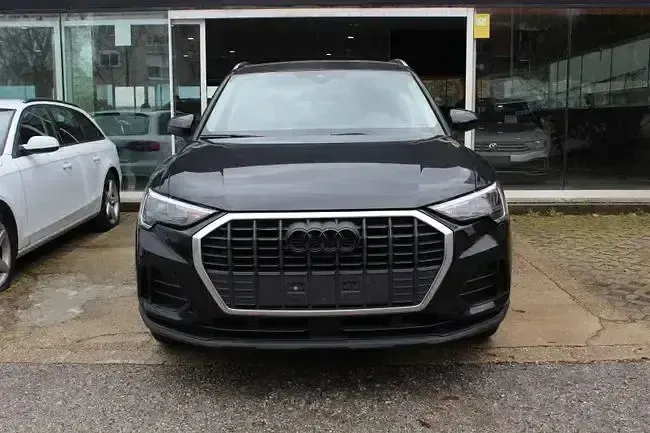Käytetty Audi Q3 Business 245 HP (180 kW) 2021 Musta Katumaasturi
