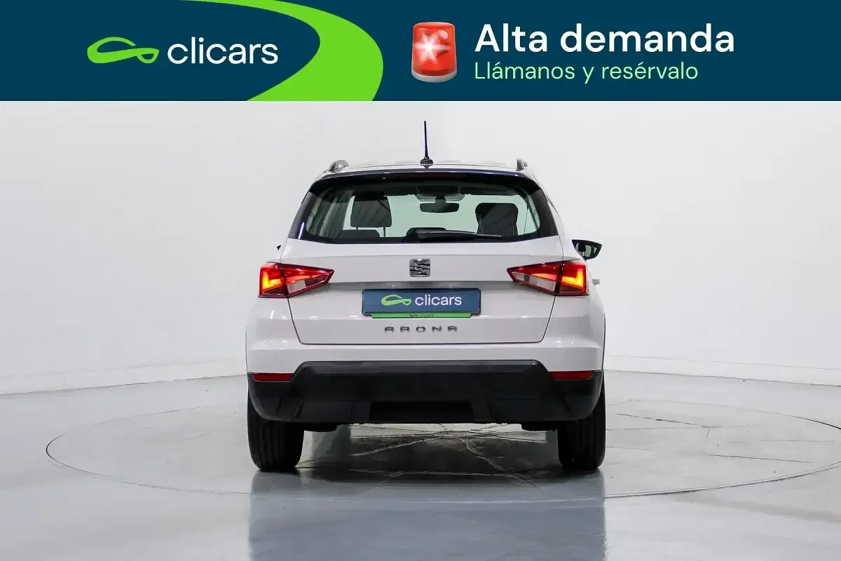 Usado Seat Arona Ecomotive 110 CV (80 kW) 2021 Blanco SUV
