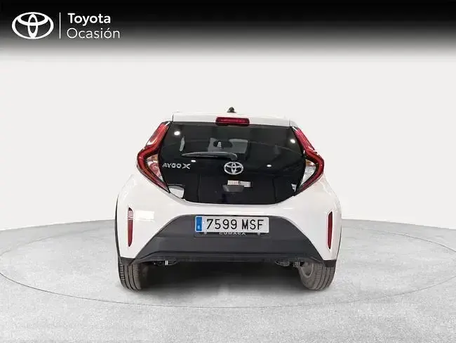 Usado Toyota Aygo X Play 72 CV (52 kW) 2024 Blanco SUV