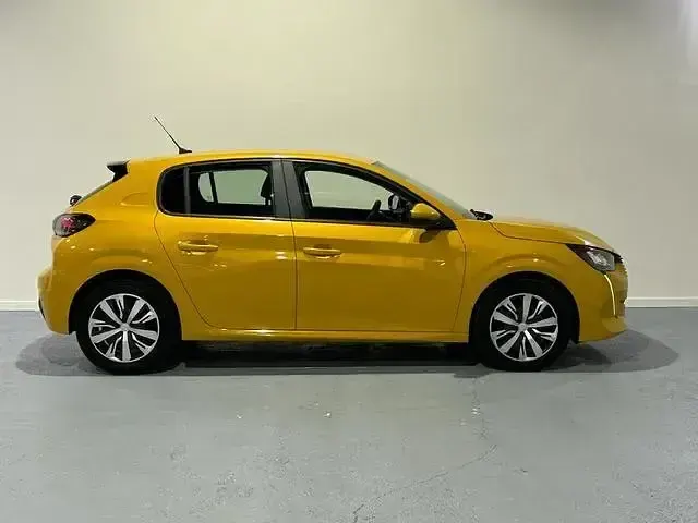 Usado Peugeot 208 Active 75 CV (55 kW) 2022 Amarillo Utilitario