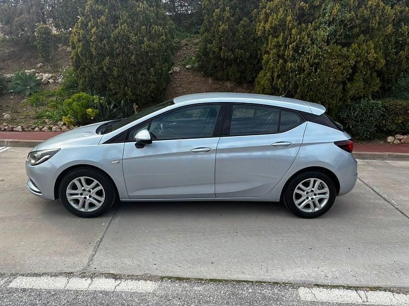 Usado Opel Astra Selective 105 CV (77 kW) 2016 Azul Berlina