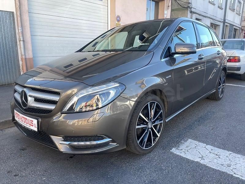 Usado Mercedes B200 136 CV (100 kW) 2013 Marrón Monovolumen